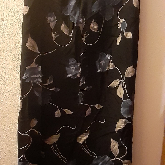 Clothes - Picture 3 of 3